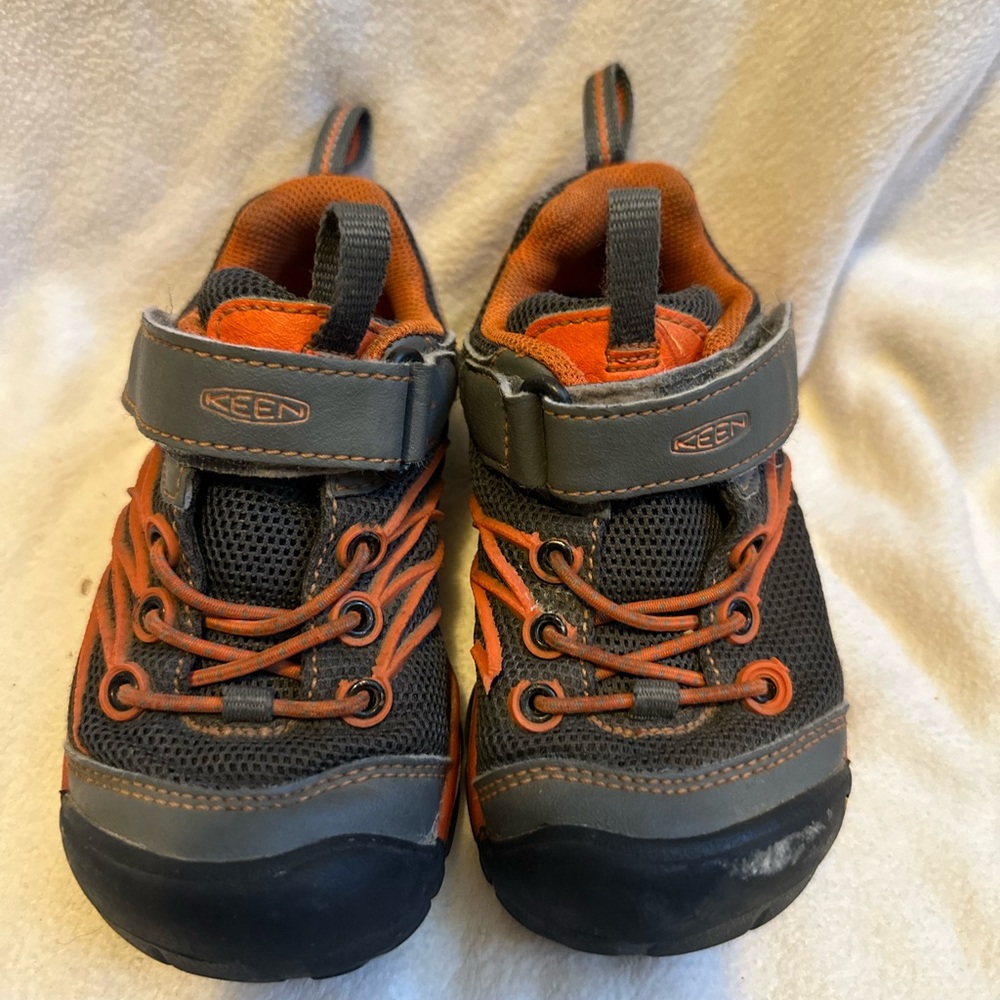 Keen shoes - size 9